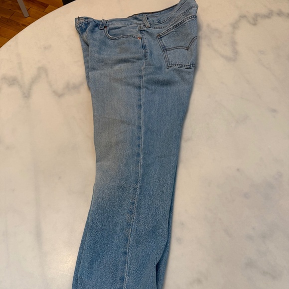 Levi’s Women’s Jeans - Pre Wash finish - Low Pro Straight - 29 X 31” inseam - Picture 6 of 8